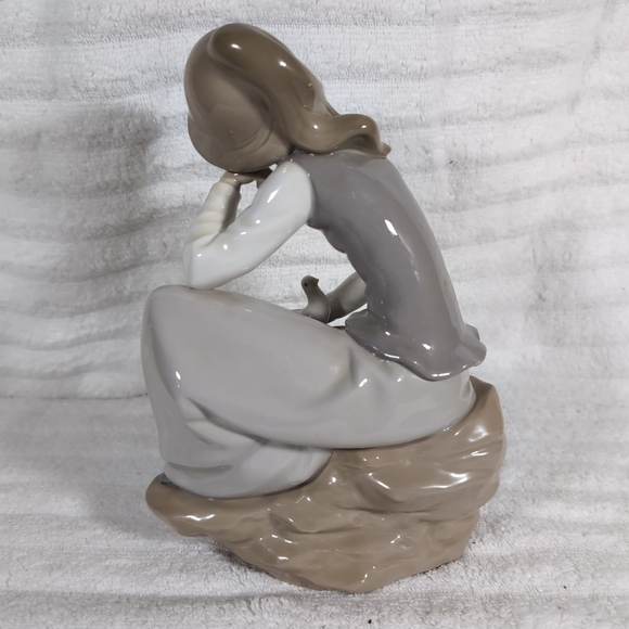 Lladro NAO Girl Watching Dove Bird Statue Figurine 1981 Porcelain Figure Spain - Picture 4 of 9